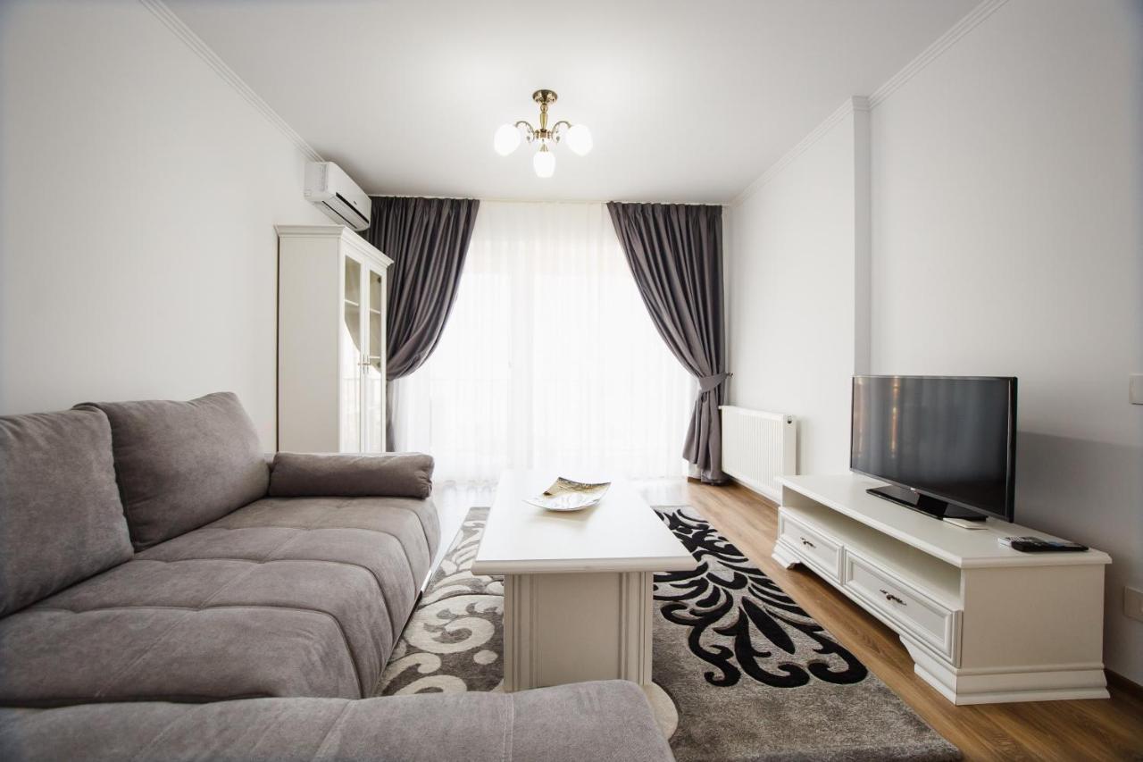 Bright & Elegant Central Apartment Орадя Экстерьер фото